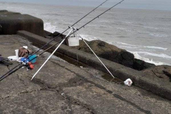 Stefan, vissen aan Wijk aan zee