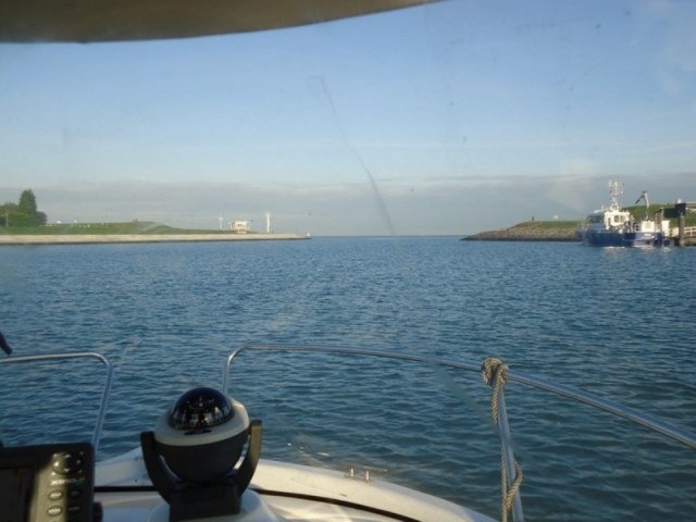 Bert op zoek naar goede stekken op Oosterschelde