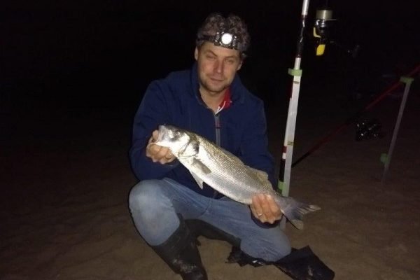 Kees, vissen aan strand Noordwijk