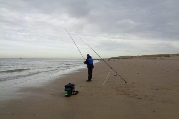 Huib en buurman, strandvissen Nollestrand