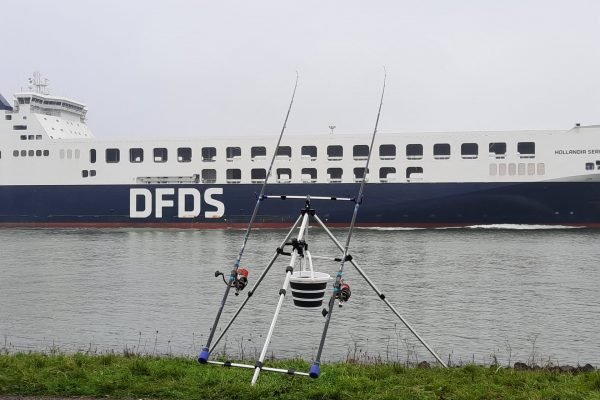 Erik, vissen aan de Waterweg