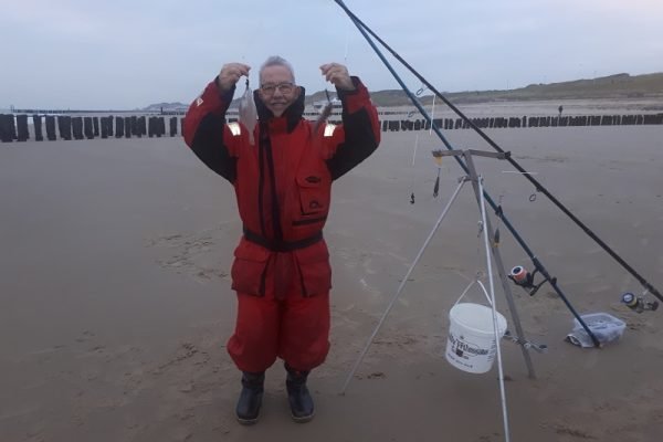 Nico, vissen aan het strand