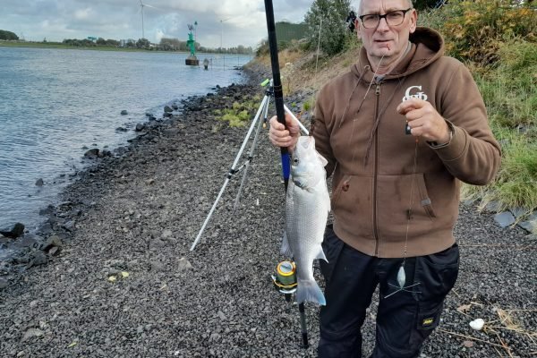 Leen en Jim, vissen aan 't Scheur