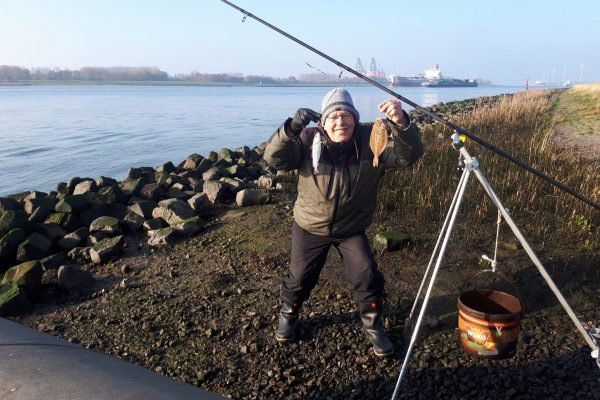 Vissen bij Maassluis.
